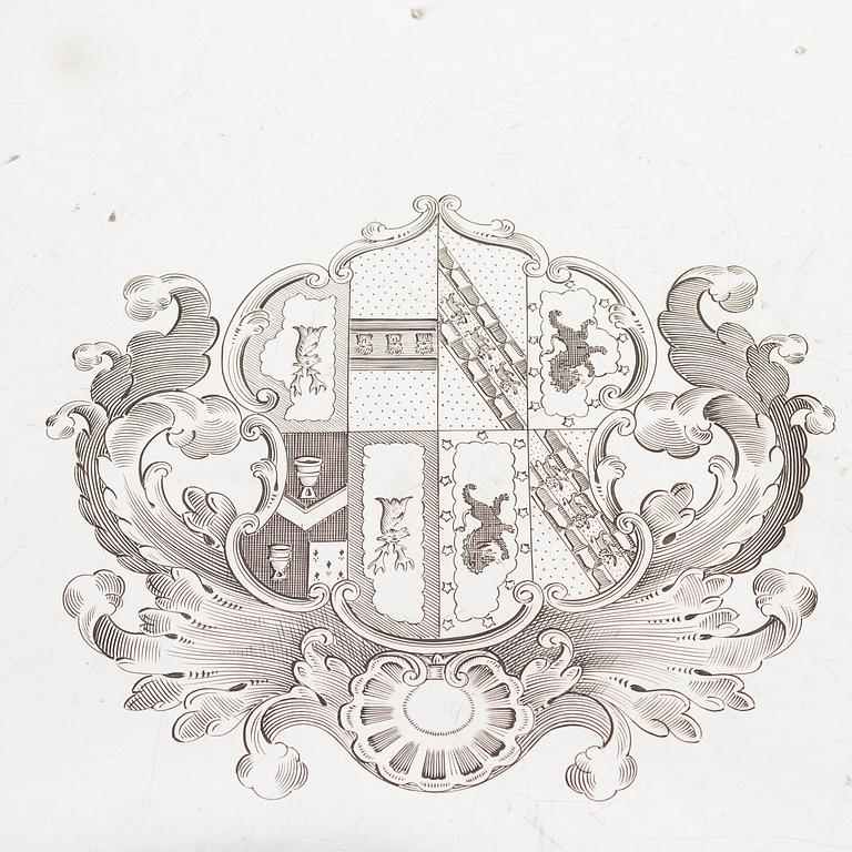 SILVERBRICKA, London 1761, Robert Rew, vikt 2600 g.