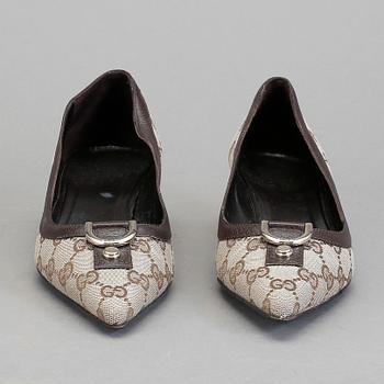 SKOR, Gucci.