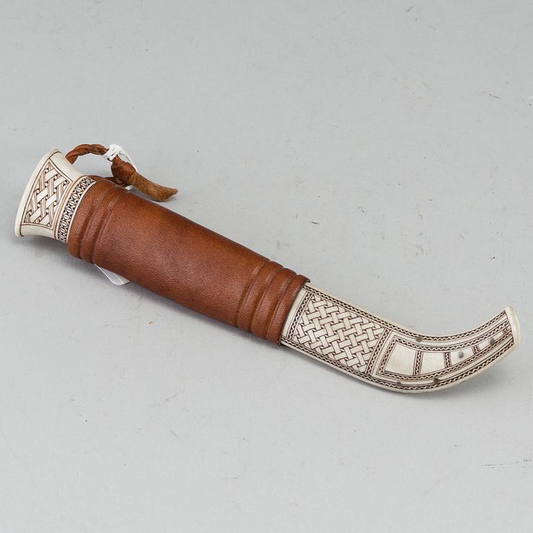 KLAS LUNDBERG, a Sami reindeer horn knife, signed KL and dated 1993.