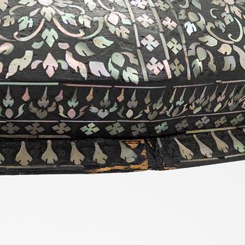 Taklampa, lackarbete, Orientalisk, omkring år 1900.