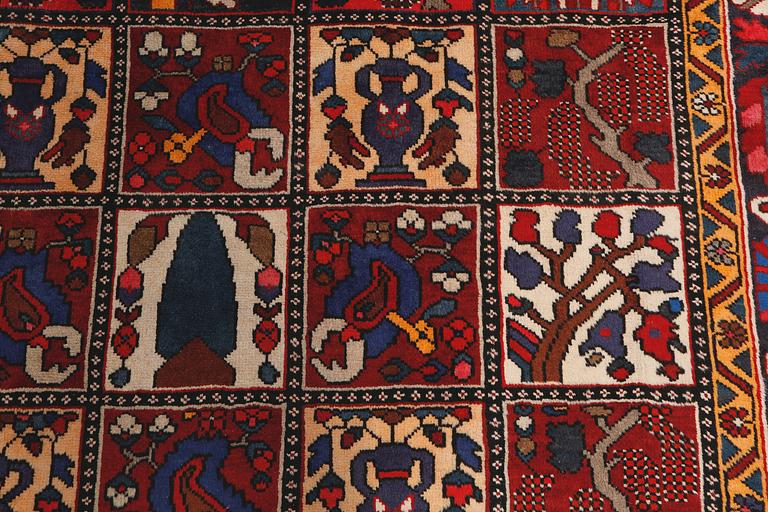 MATTA, Bachtiari, 1900-talets senare del, ca 300 x 200 cm.