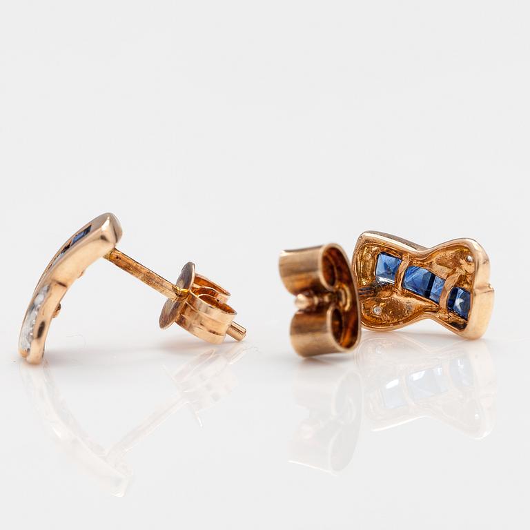 A 14K gold ring and earrings with sapphires and diamonds ca. 0.02 ct in total. Timanttiset, Helsinki 1999.