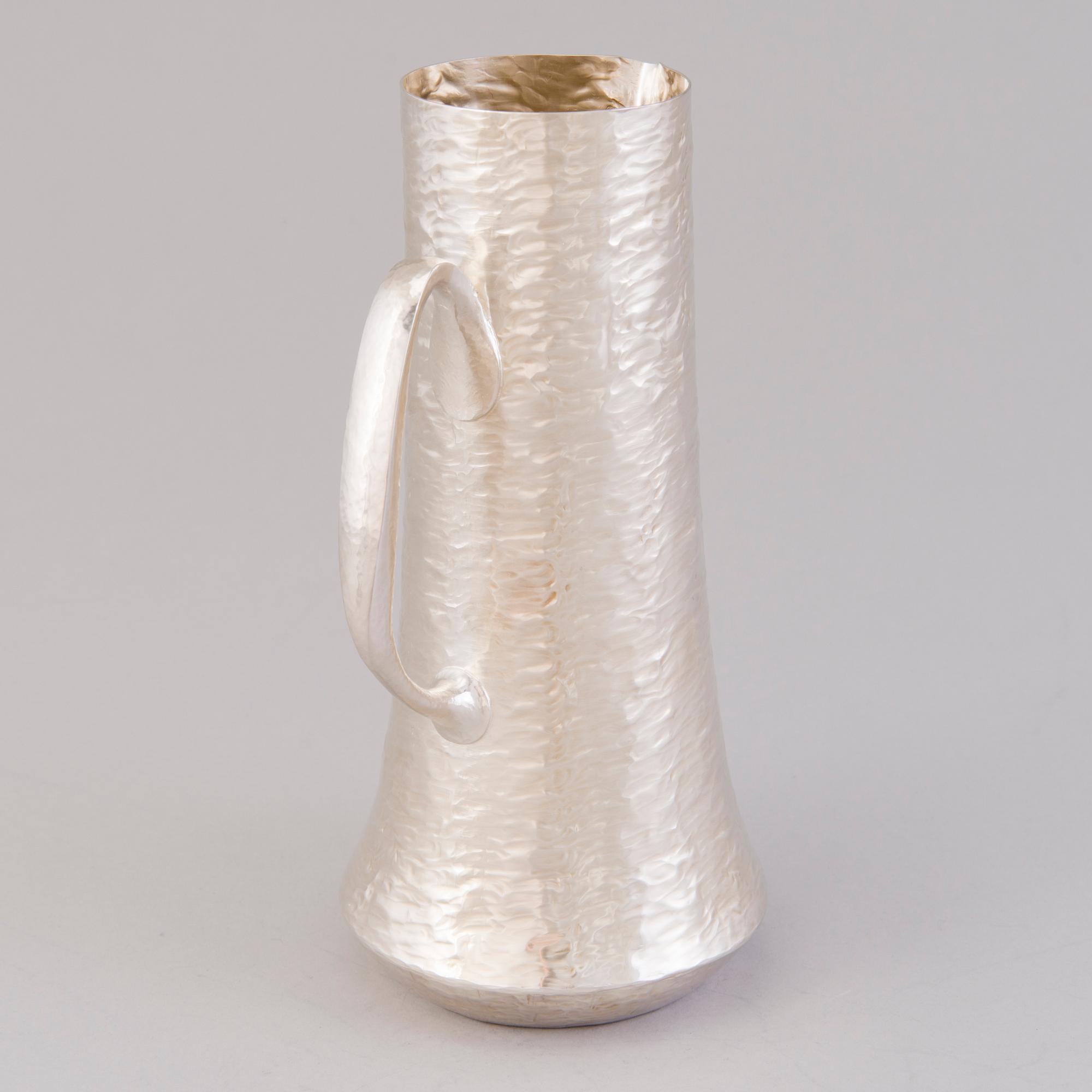 TAPIO WIRKKALA, a sterling silver pitcher and six beakers for Kultakeskus Hämeenlinna 1973.