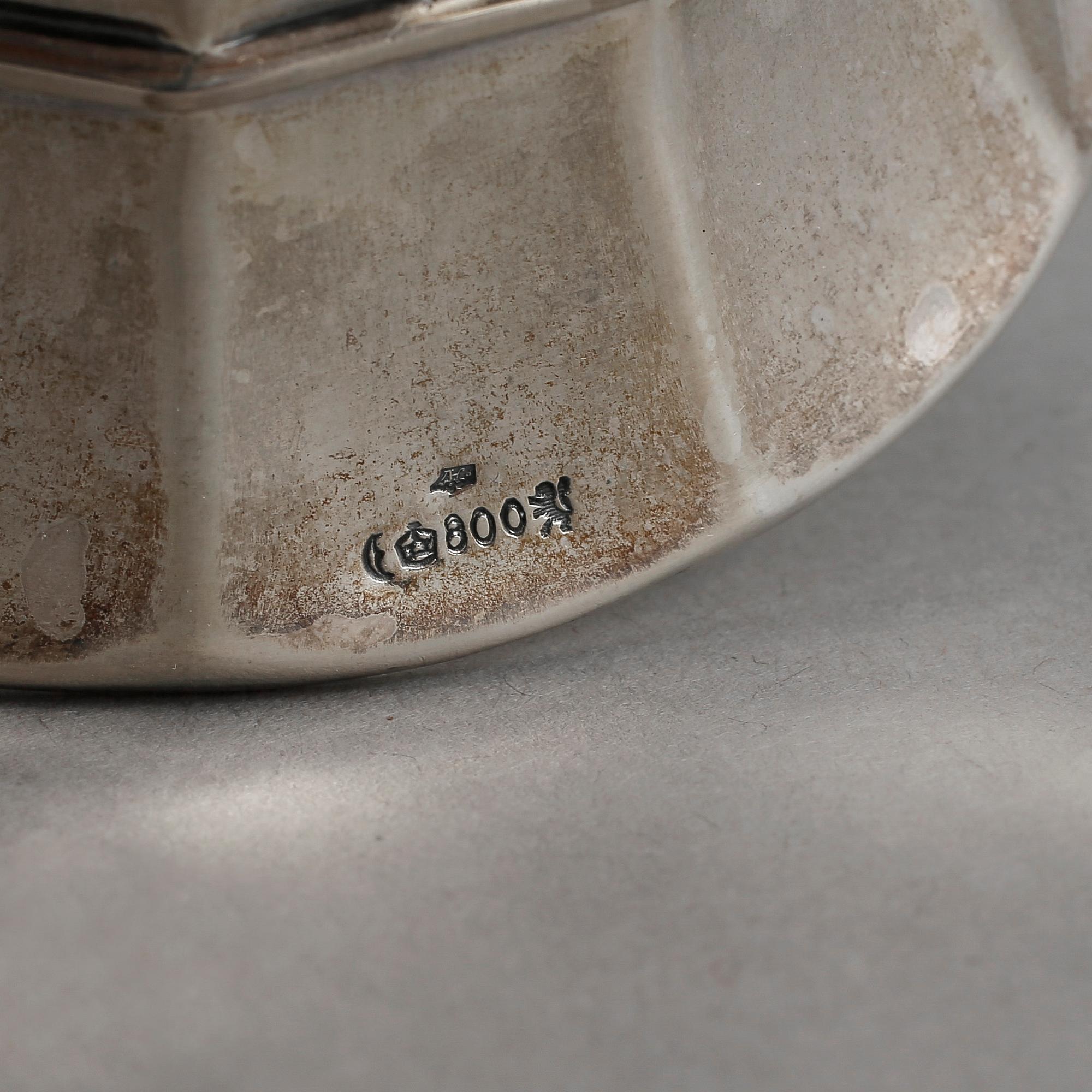 KORGAR, STÄLL och BRICKA, 4 delar, bla silverhalt 800, Tyskland omkring år 1900. Total vikt ca 1155 gram.