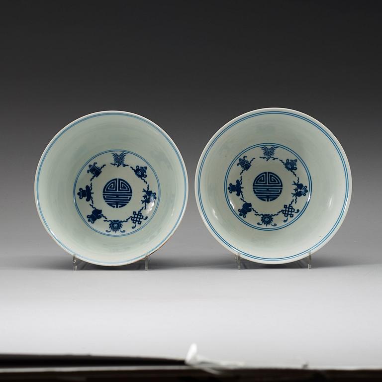 A pair of blue and white bowls, Republic (1912-49) with Qianlongs sealmark.