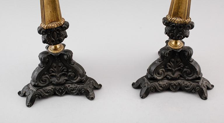 KANDELABRAR, 1 par, patinerad metall, empirestil, 1900-tal.