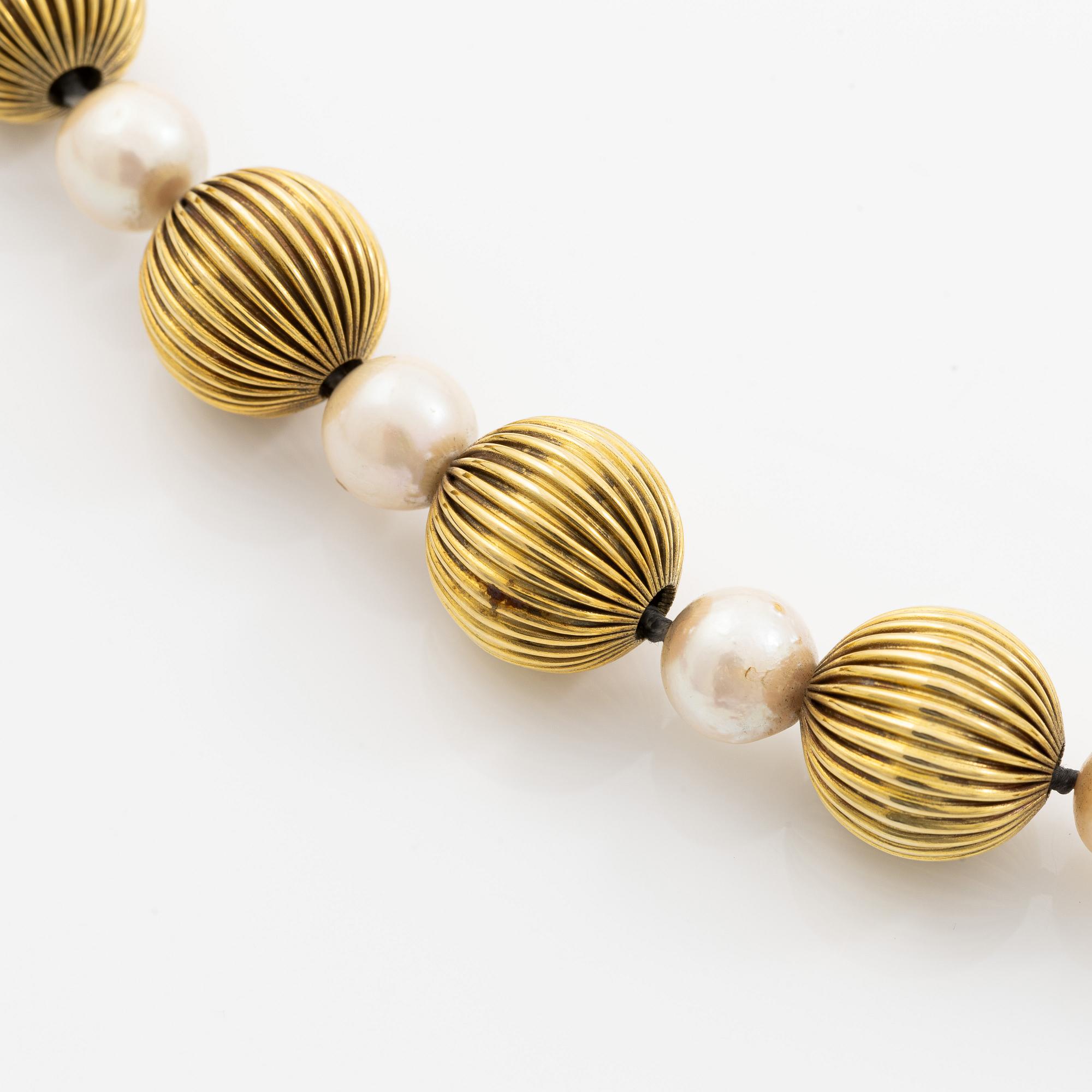 Necklace, 14K gold with cultured pearls.