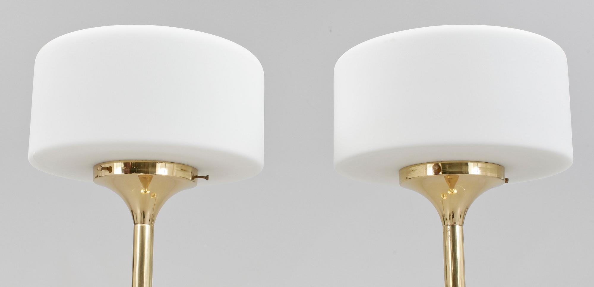 GOLVLAMPOR, ett par, mässing, 1960/70-tal.