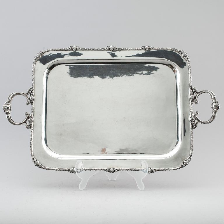 BRICKA, silver 925, svenska importstämplar, 1900-talets första hälft. Vikt ca 2863 g.