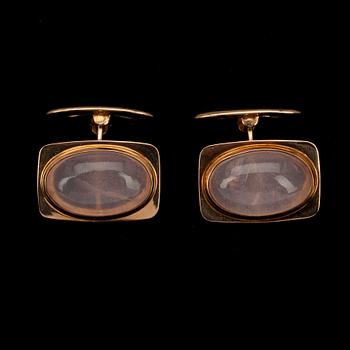 MANSCHETTKNAPPAR, guld 14K, rosenkvarts, Riihimäki 1959. Vikt tot. 7,4 g.