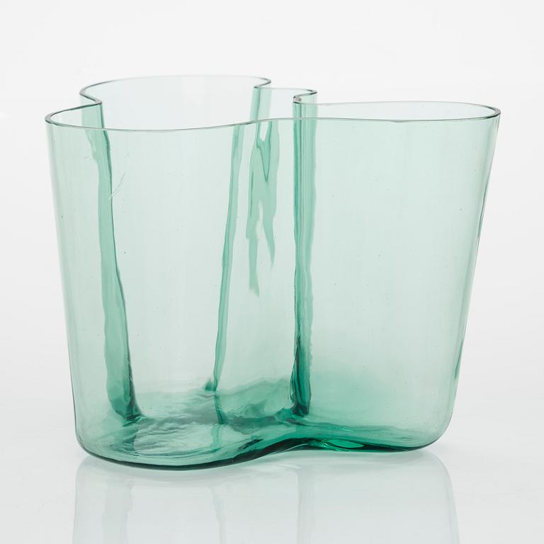 Alvar Aalto, A '9750' vase Karhula Glassworks in production 1937-1949.