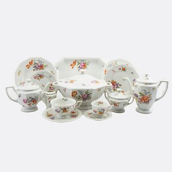 A Rosenthal "Maria" 112 pcs dinner service from Rosenthal mid 1900s.