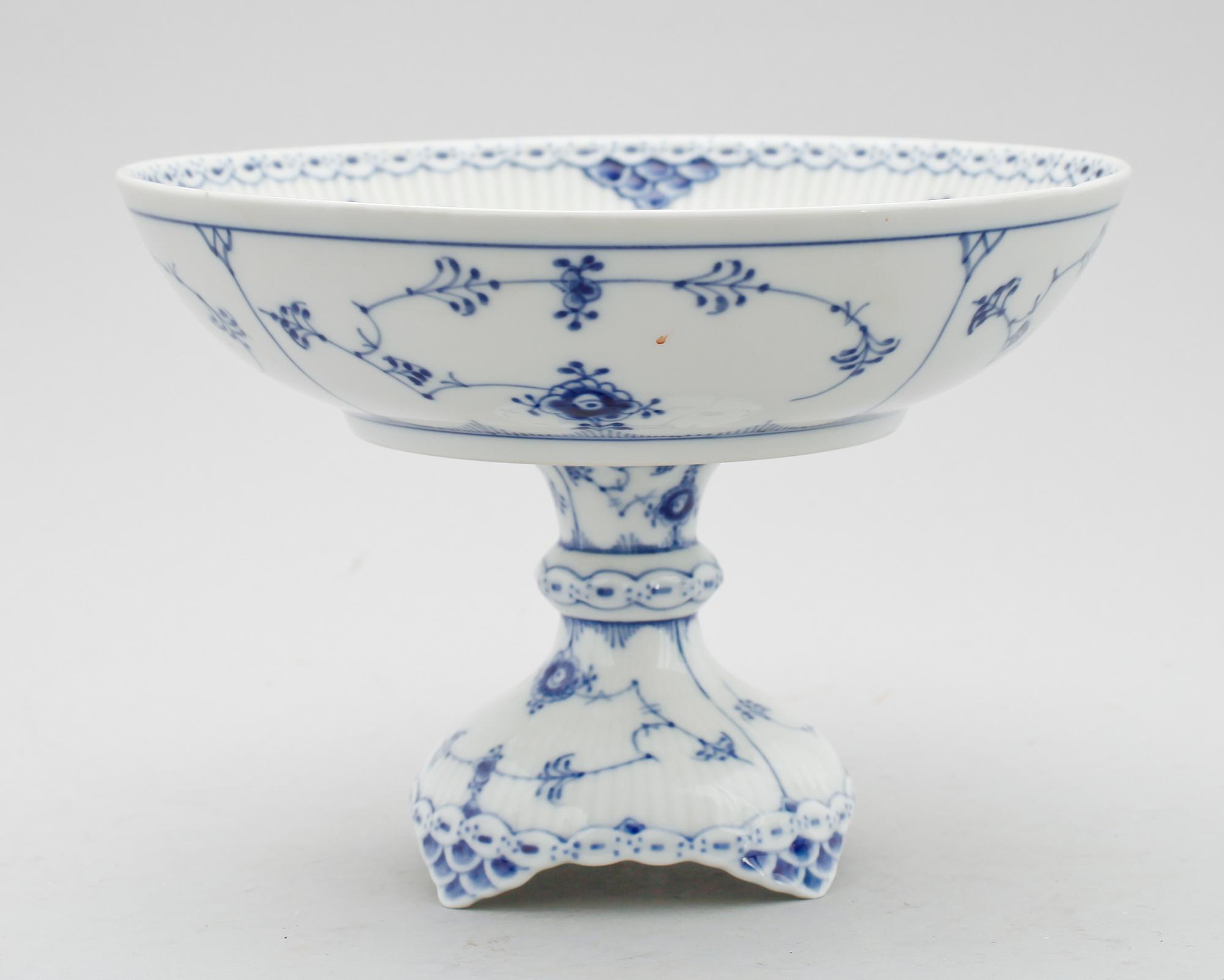 SKÅL PÅ FOT, porslin, Royal Copenhagen.