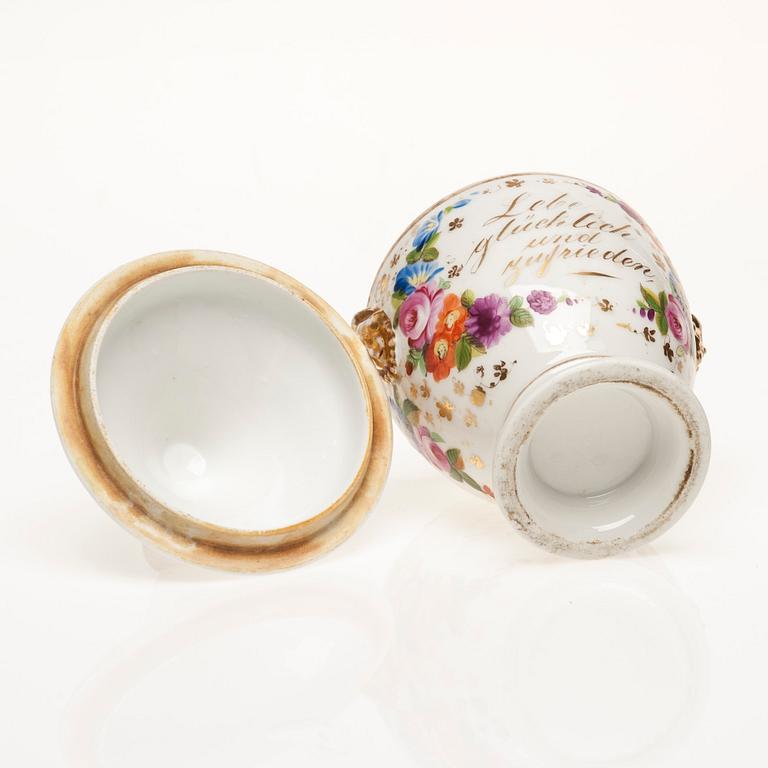 SKÅL MED LOCK, porslin, Tyskland, 1830-60-tal.
