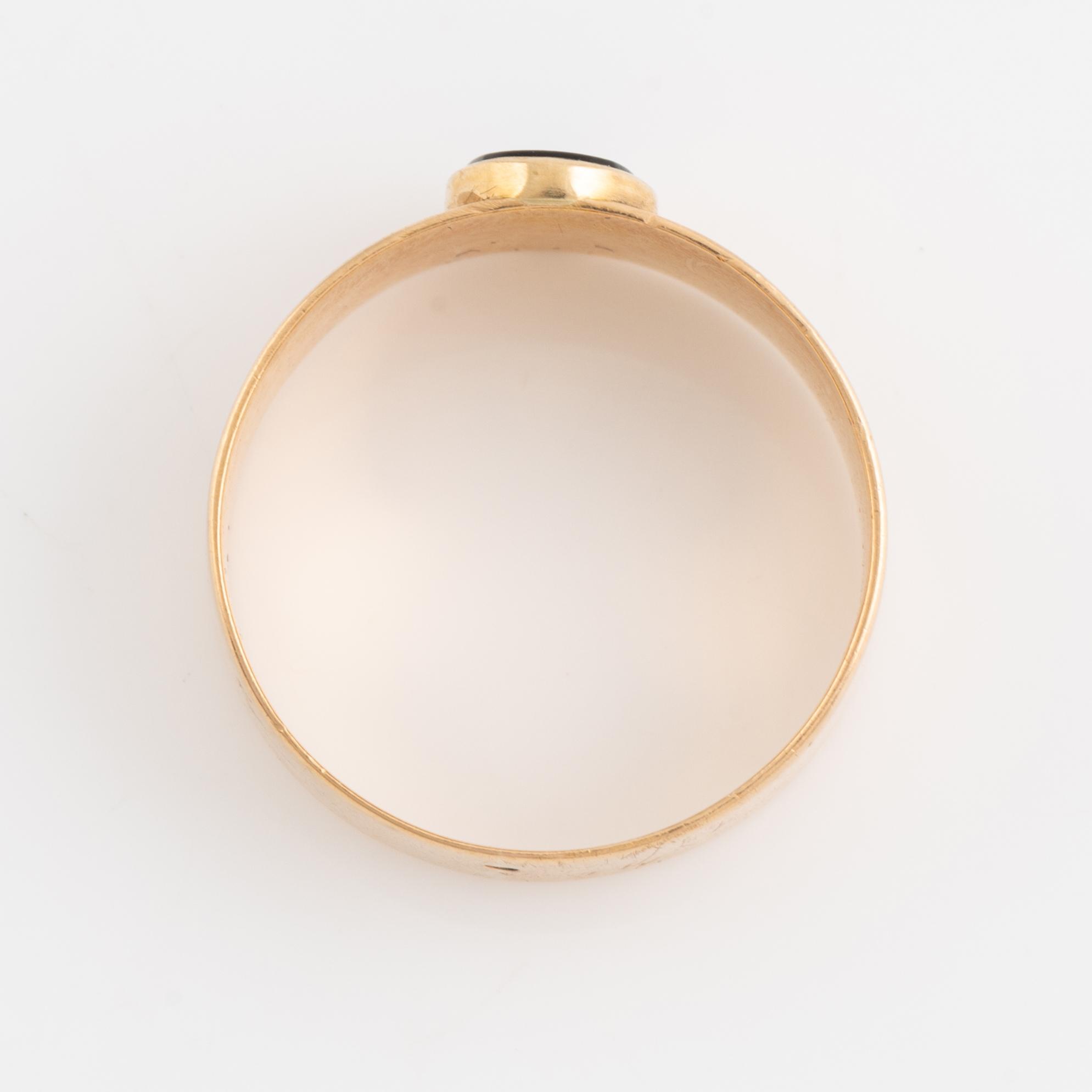 18K gold, onyx and seed pearl ring.