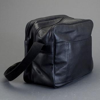 VÄSKA OCH PORTFÖLJ, 2 stycken, Longchamp.