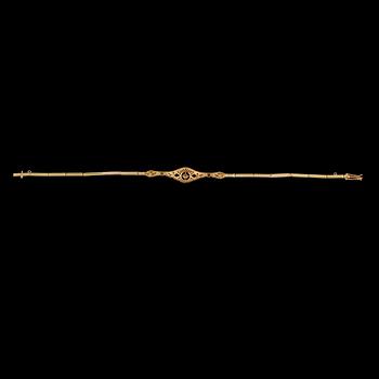 ARMBAND, 18k guld, fasettslipad diamant ca 0.08 ct, 2 blå safirer samt rosenstenar, 1900-talets första hälft. Vikt 8 g.