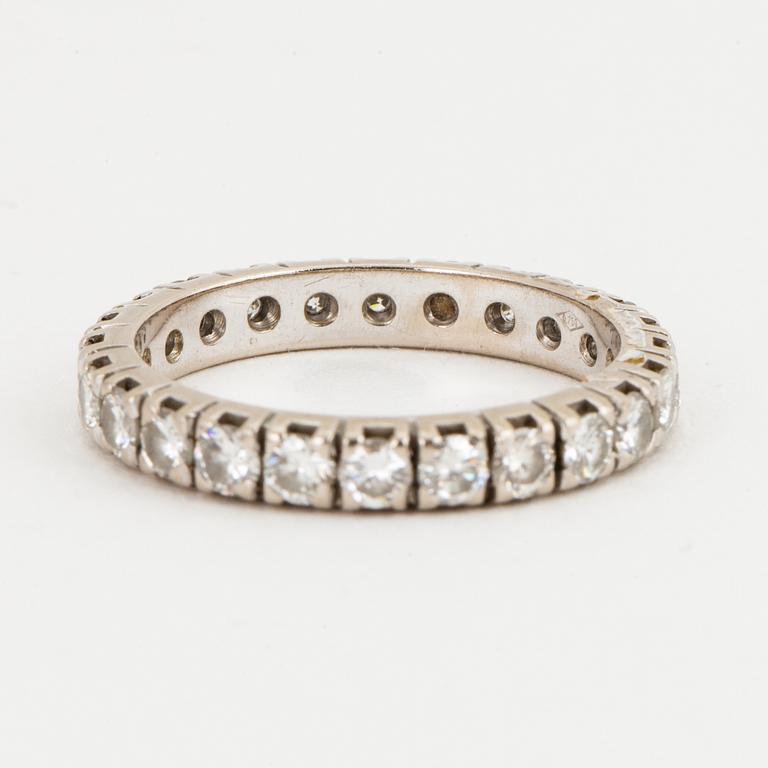 FULL ETERNITY RING, 18K white gold with 24 diamonds approx. 1.20 cts.