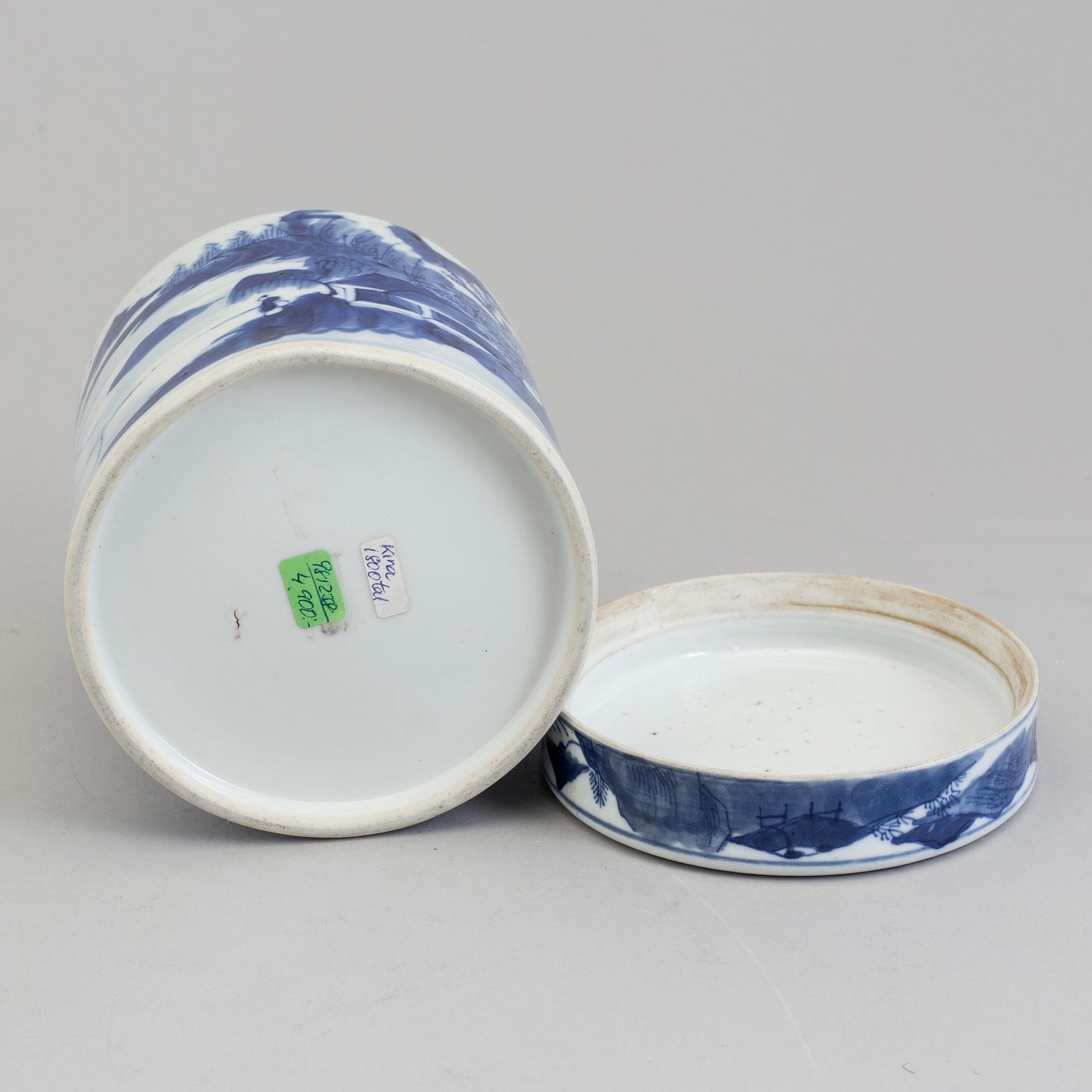 A blue and white jar with cover, Qing dynasty, Jiaqing (1796-1820).