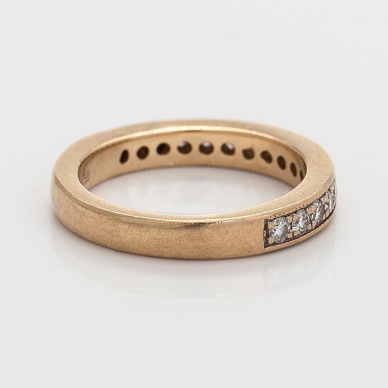 Sormus, briljanttihioitettuja timantteja, 14K kultaa.