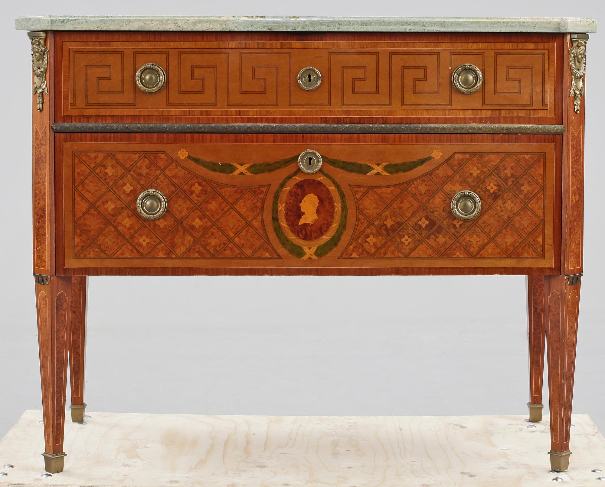 BYRÅ, gustaviansk stil, 1900-talets andra hälft.