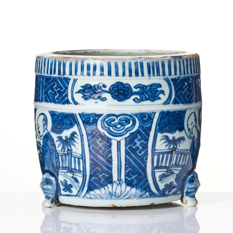 A blue and white tripod censer, Ming dynasty, Wanli (1572-1620).