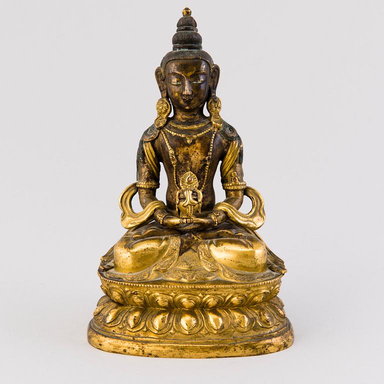 AMITABHA BUDDHA, polttokullattua kuparimetalliseosta, Tiibet, 1800-luvun alkupuoli.