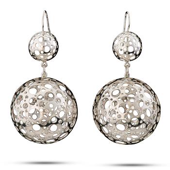 120. Liisa Vitali, ÖRHÄNGEN, silver. Kultakeskus, Helsingfors 1971.