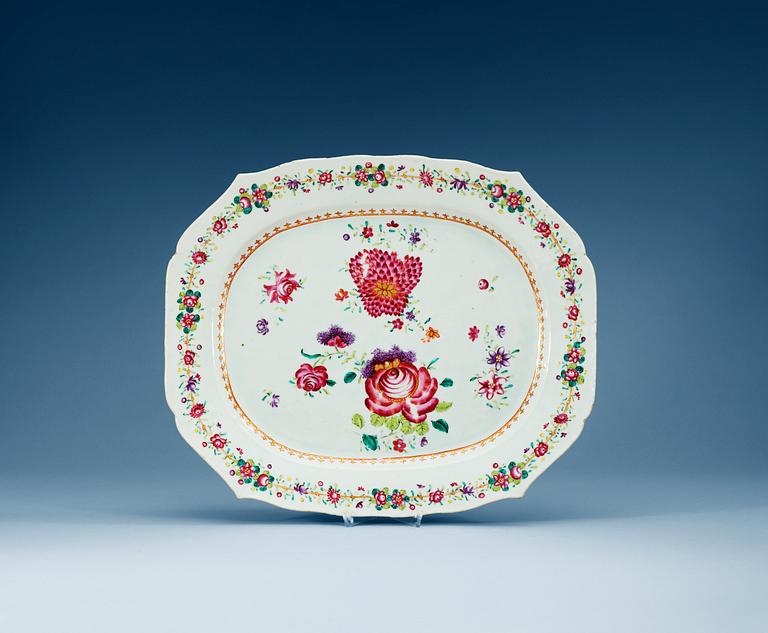 A famille rose charger, Qing dynasty, Qianlong (1736-95).