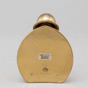 A SKULTUNA MESSINGSBRUK HIP FLASK AND 4 CUPS.
