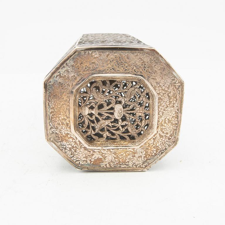 Flakshållare ostämplad silver orientalisk omkring 1900.