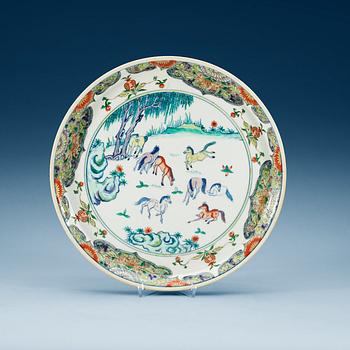 1409. A wucai dish, Qing dynasty, Yongzheng (1723-35).