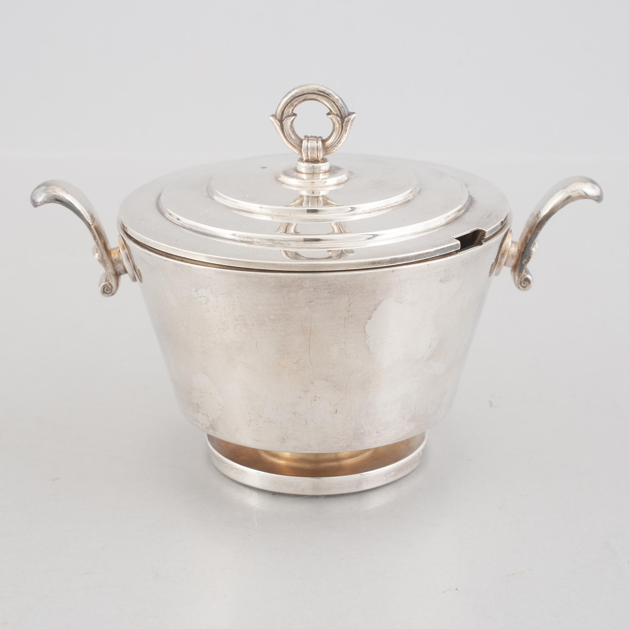 A Swedish Art Déco Silver Sugar Bowl, mark of W.A. Bolin, Stockholm 1933.