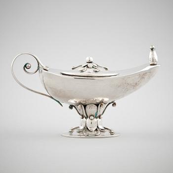 OLJELAMPA, silver. Emil Snedker, Danmark, Jugend. Vikt ca 180 g.