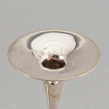 Tapio Wirkkala, ljusstakar, ett par, silver, "Trumpetti", Kultakeskus, Tavastehus, 1979.