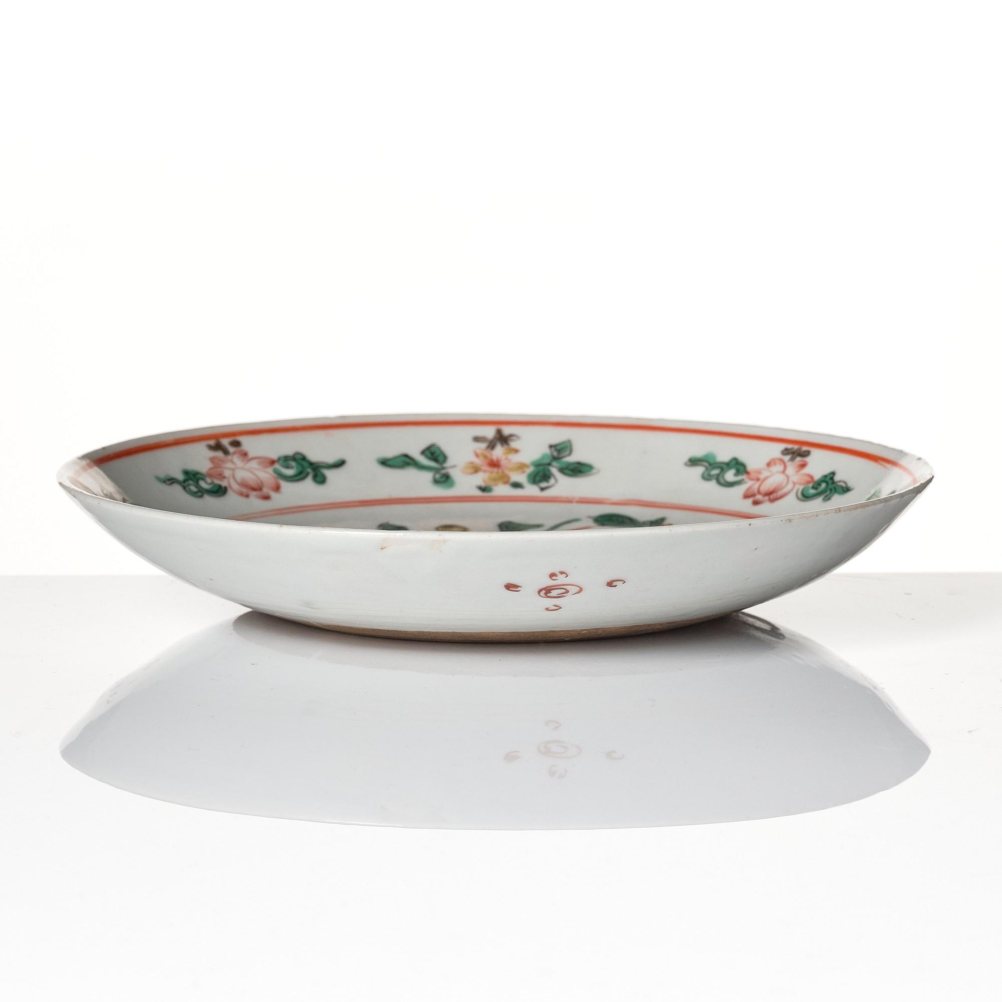 A famille verte dish, Qing dynasty, Kangxi (1662-1722).