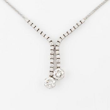 An 18K white gold necklace set with round brilliant-cut diamonds.