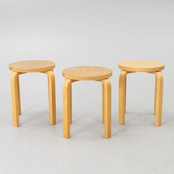 Alvar Aalto, pallar, 3 st, modell E60, Artek, Finland.