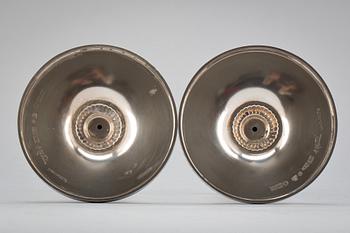 LJUSSTAKAR, ett par. Silver, Eric Råström, för C.G Råström, Stockholm, 1975. Tot vikt ca 360 g.
