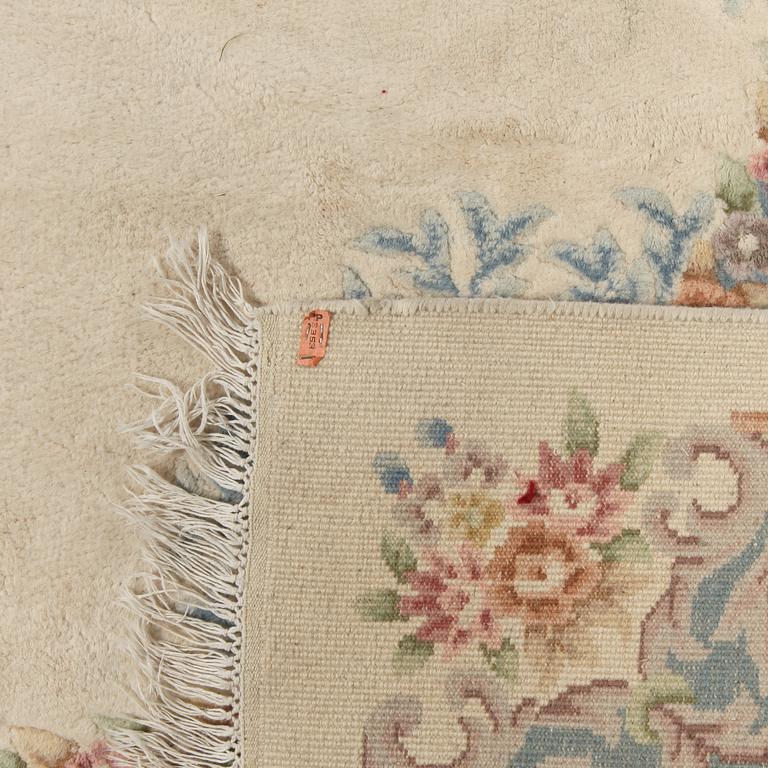 MATTA, sannolikt Kina, 1900-talets andra hälft, 365 x 265 cm.