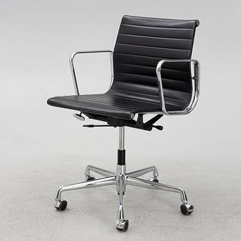 Charles & Ray Eames, kontorsstol, "EA117" Vitra.