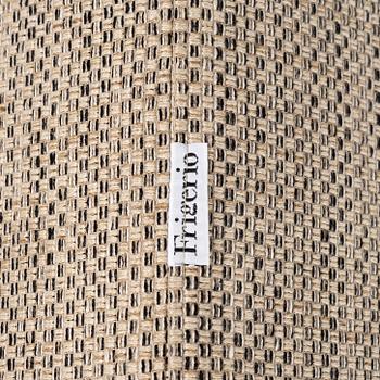 A 'Tiziano' chaise lounge from Frigerio, Italy.