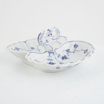 Cake stand, porcelain, "Musselmalet", Royal Copenhagen, Denmark.