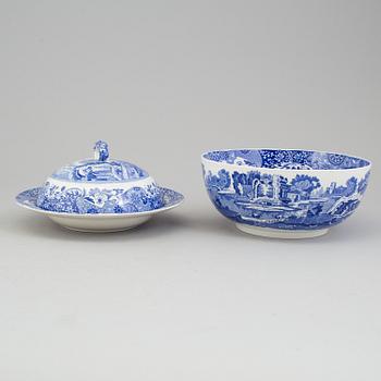 A large Copeland 'Spode's Italian' porcelain dinner- and coffee service, 107 pieces.