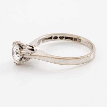 Ring 18K vitguld med en rund briljantslipad diamant.