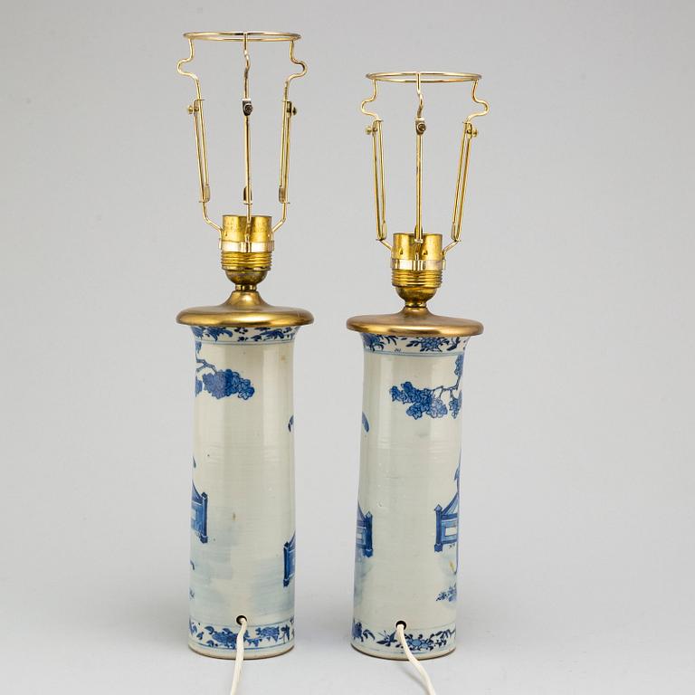 A pair of blue and white vases converted into table lampts, Qing dynasty, late 19th century.