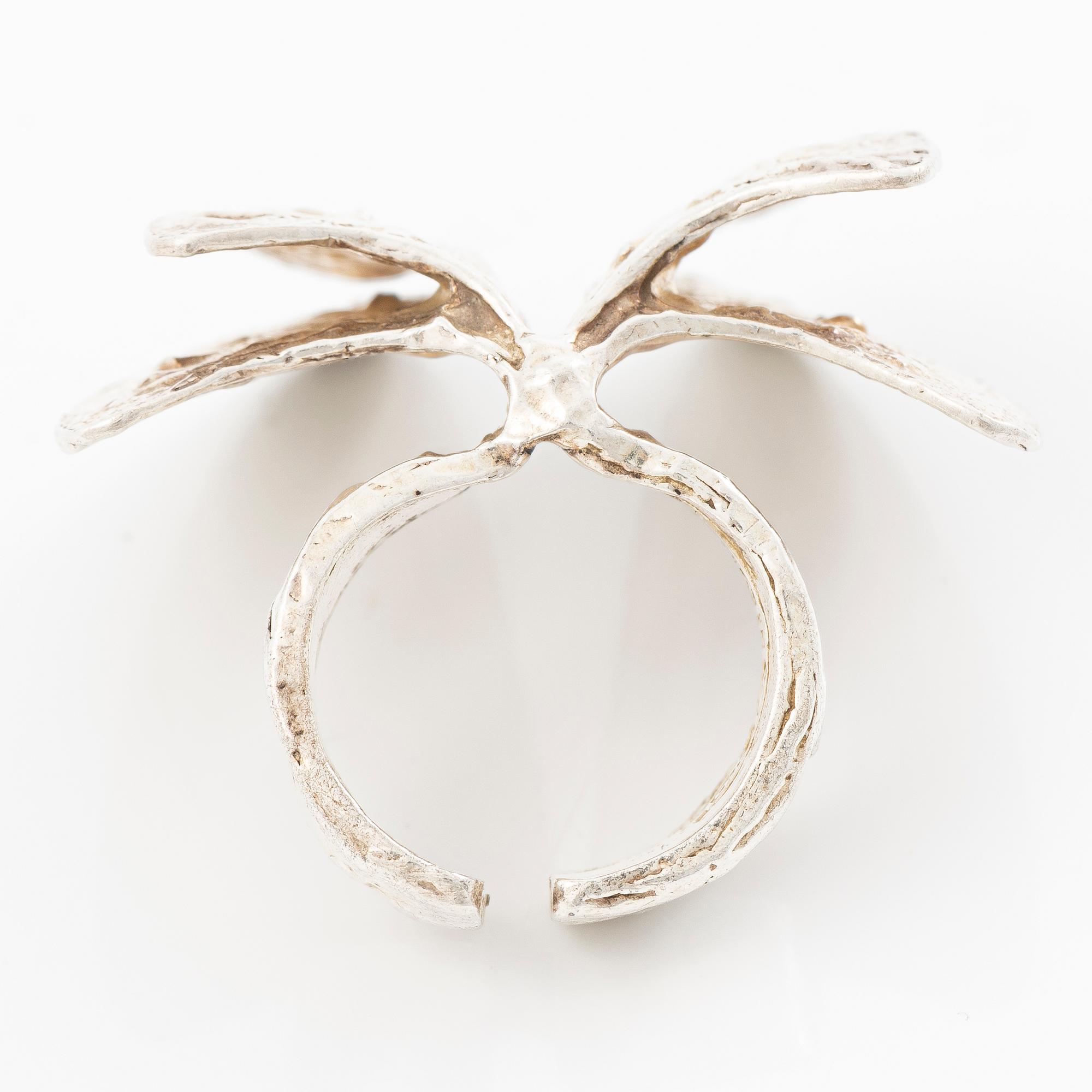 Theresia Hvorslev, Silver ring.