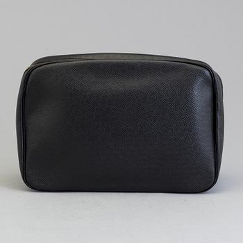 TAIGA TOILETRY POUCH GM, Louis Vuitton.