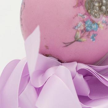 Dekorationsägg, porslin, Ryssland, kring sekelskiftet 1900.