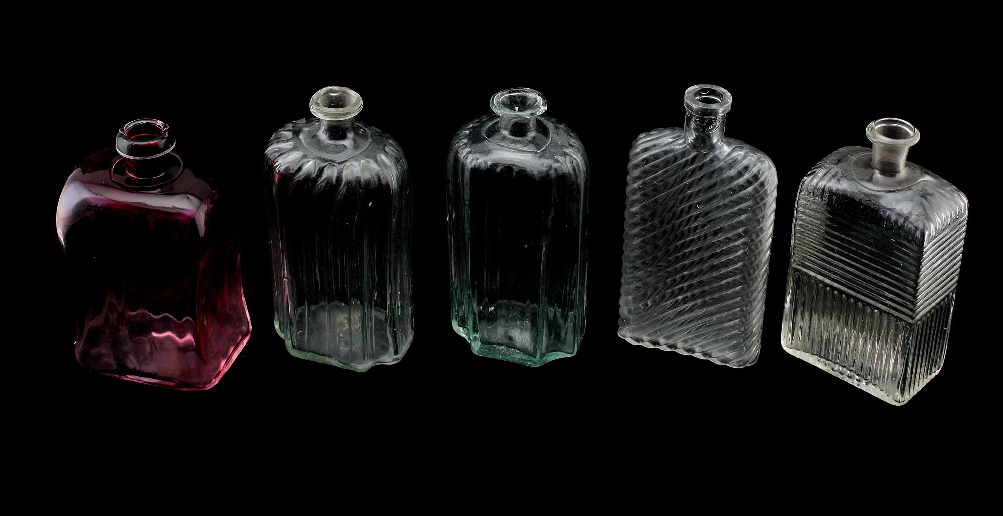 BRÄNNVINSPLUNTOR, 5 st, glas, 1800-tal.